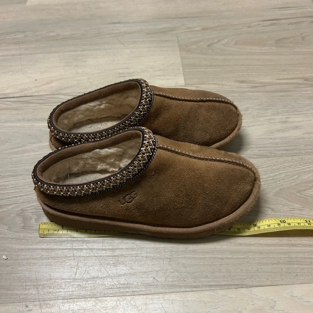 UGG Tasman Slippers Kids Sz 2 Chestnut Suede Shearling Warm Classic Unisex Cozy - Picture 11 of 11